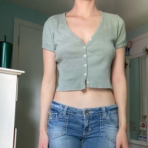 BRANDY MELVILLE GREEN SHORT SLEEVE BUTTON UP fits like a small or medium